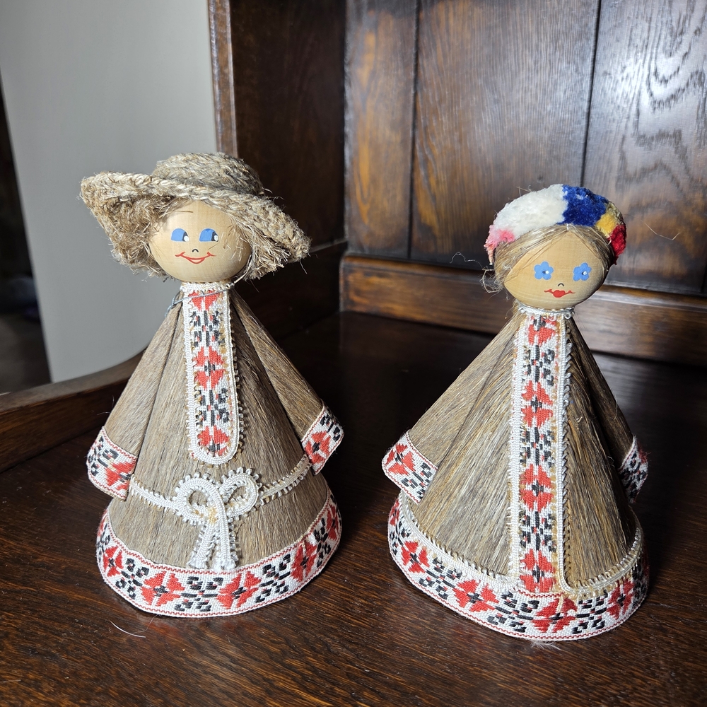 Handcrafted Straw Doll Set with Red and Blue Accents - Picture 2 of 7